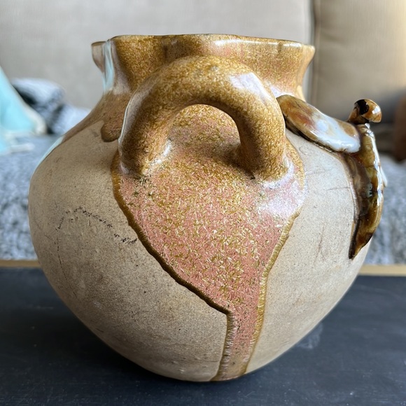 Earthenware pot with dragonfly detail marked 25 - Picture 4 of 9